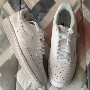 WOMENS NIKE COURT VISION LOW